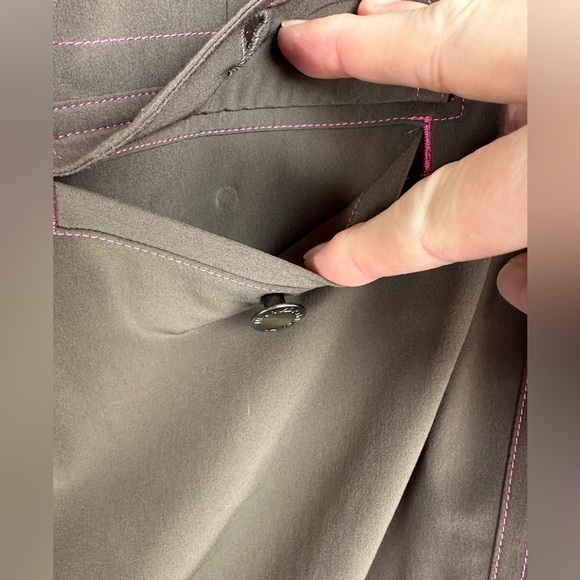 Cutter & Buck Brown Bermudas Relaxed Fit Outdoor Shorts - Picture 8 of 8